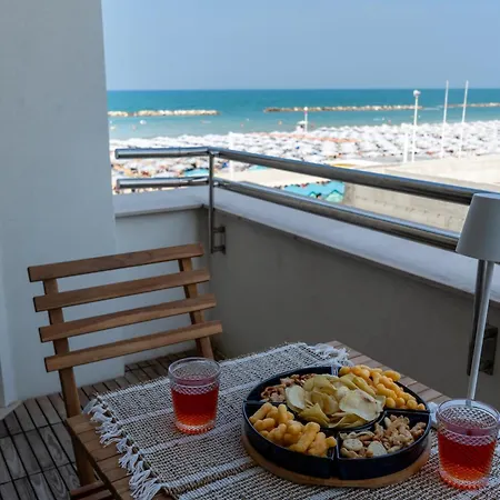 Apartamento Fronte Mare Bici E Convenzionata Pésaro