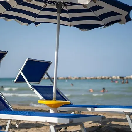 Fronte Mare Bici E Convenzionata * Pésaro